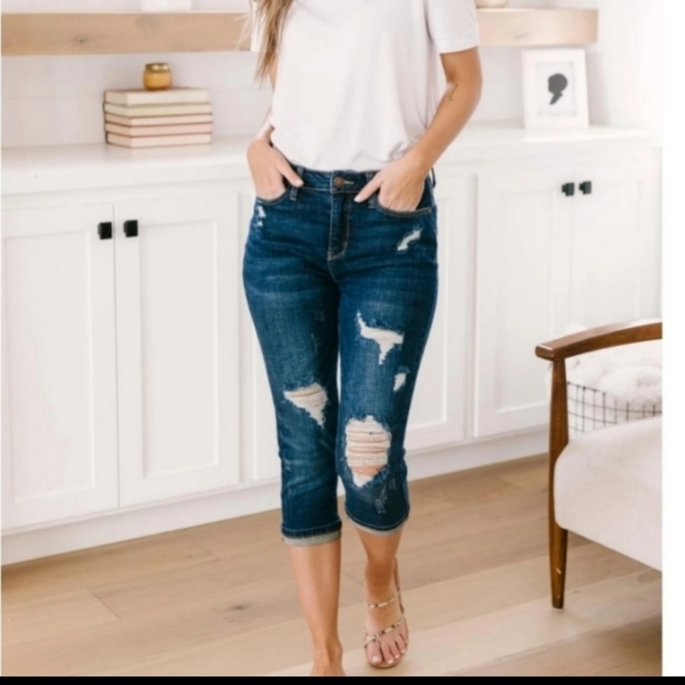 Womens Judy Blue High Rise Distressed Capri Fit Jean 15/32